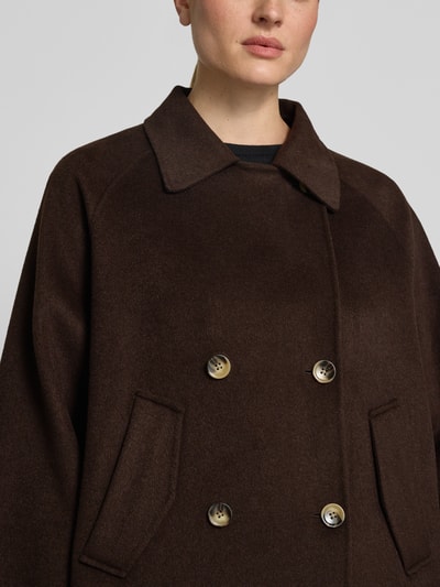 Vrouwenmodel draagt Cabanjacke met doppelreihiger Knopfleiste van Smith and Soul, donkerbruin wolmix met viscose, Kentkraag, steekzakken, trompetmouwen, loose fit, detailopname bovenlichaam