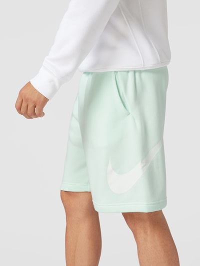 Nike Szorty z dzianiny dresowej z nadrukiem z logo model ‘Club Short’ Miętowy 3