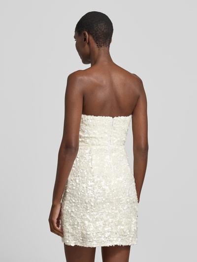 Frauenmodel trägt Cocktailkleid im Off-Shoulder-Look mit Pailletten von Little Mistress, figurbetonter Schnitt, Minikleid, Rückenlänge 60 cm, Brustweite 35 cm, Detailaufnahme Rückansicht.