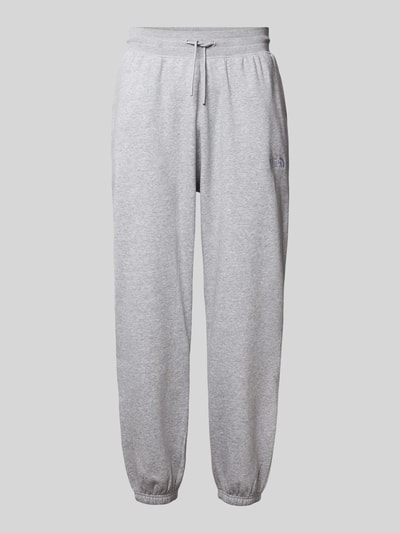 The North Face Regular Fit Sweatpants mit Label-Stitching Hellgruen Melange 2