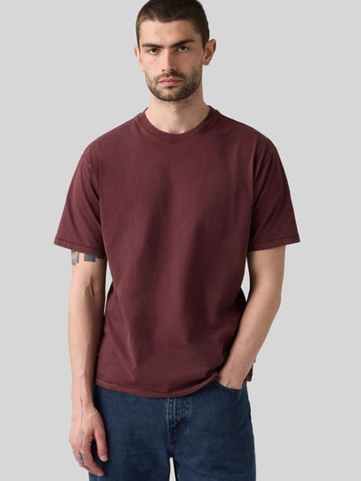 Levi's® T-shirt o kroju regular fit z czystej bawełny z wyhaftowanym logo Bordowy 1