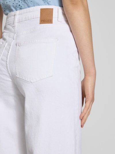 Pieces Jeansy o kroju wide fit z mieszanki bawełny model ‘SELMA’ Biały 3