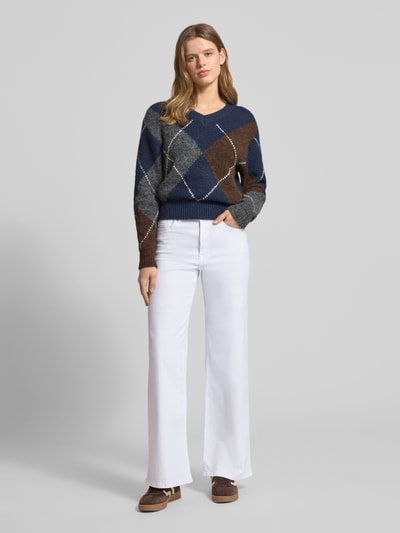 Vrouwenmodel draagt Wide Leg Jeans uit katoenmix model 'MADISON' van Only, effen wit, 5-pocket, high waist, denim, full-body voorkant.