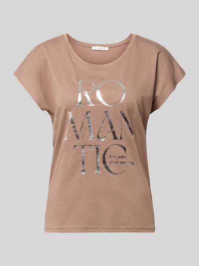 Produktfoto, Regular Fit T-Shirt aus Viskose-Mix mit Statement-Print von Christian Berg Woman, Damen T-Shirt in Braun mit silbernem Statement-Print, Rundhalsausschnitt, Rückenlänge bei Größe S 56 cm, glatte Oberfläche