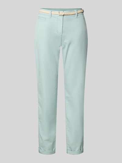 Produktfoto, Slim Fit Chino aus Baumwoll-Mix von Tom Tailor, jasnoniebieski, jednolity, krój slim fit, bawełniany materiał, pasek, kontrastowe szwy, kieszenie boczne i tylne, nogawki z podwinięciem, guzik, zamek kryty.