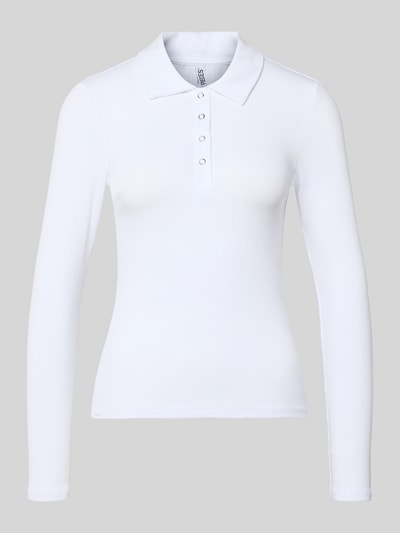 Productfoto, Slim Fit Langarmshirt aus Baumwoll-Mix Modell 'KITTE' van Pieces, wit, ribstructuur, polokraag, lange mouwen, uni, label stitching.
