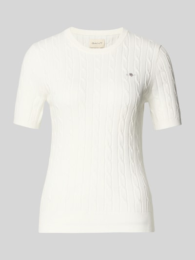 Produktfoto, Strickshirt mit Zopfmuster und Label-Stitching von Gant, mieszanka bawełny, krój slim fit, okrągły dekolt, kolor biały