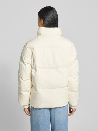 Mustang Steppjacke mit Stehkragen und Reißverschluss Modell 'Gillan' Offwhite 5