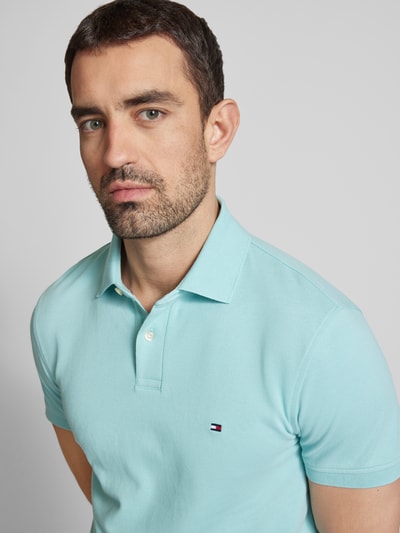 Tommy Hilfiger Regular Fit Poloshirt mit Label-Detail Helltuerkis 3