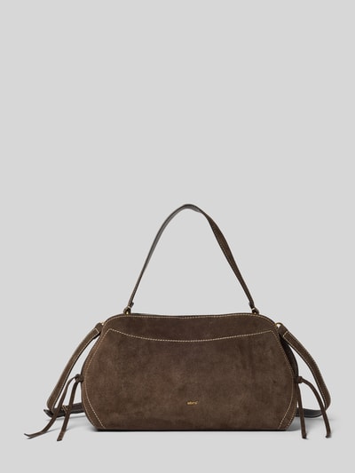 Produktfoto, Shoulder Bag aus echtem Leder mit Logo-Detail von Abro in Braun, sichtbare Ziernähte, geteilter Innenraum, glatte Textur