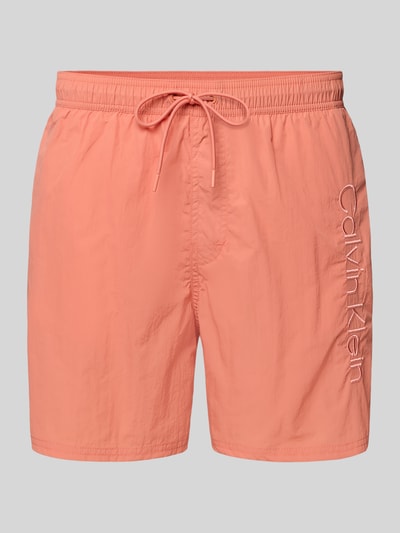 Produktfoto, Regular Fit Shorts mit Gesäßtasche von Calvin Klein Underwear in Koralle, Logo-Stitching, elastischer Bund mit Tunnelzug, integrierter Slip