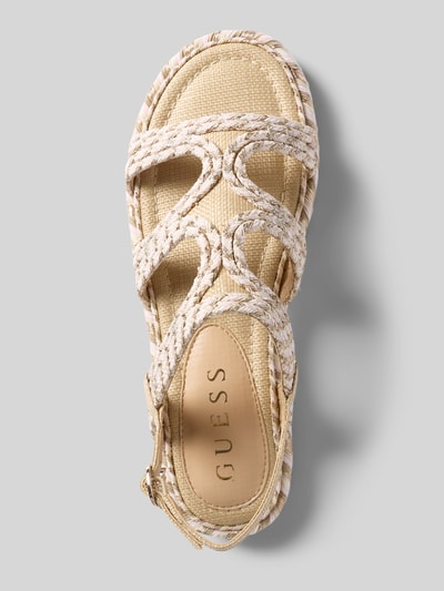 Produktfoto, Sandalette mit Label-Applikation Modell 'KALORE' von Guess in Beige mit geflochtenen Riemen, Abgerundete-Spitze, Absatzhöhe 3 cm