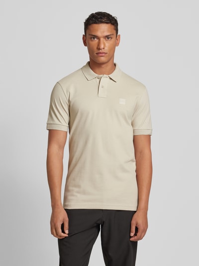 BOSS Orange Koszulka polo o kroju slim fit z naszywką z logo model ‘Passenger’ Piaskowy 4