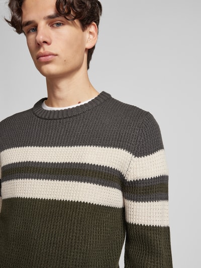 Jack & Jones Sweter z dzianiny z okrągłym dekoltem model ‘SANDER’ Oliwkowy 3