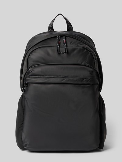 Produktfoto, plecak z aplikacją z metką z metalu model 'AYDEN_NEW_BACKPACK' od HUGO, efekt: jednolity kolor, zamek błyskawiczny, główna przegroda, dwie kieszenie zapinane na zamek błyskawiczny na zewnątrz, przegródka na laptop, boczne kieszenie, możliwość noszenia na ramieniu