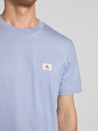 Calvin Klein Jeans T-Shirt mit Label-Stitching und Rundhalsausschnitt Hellblau Melange 3