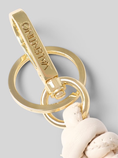 Produktfoto, Schlüsselanhänger mit Ziersteinbesatz Modell 'Eloura' von VALENTINO BAGS, goldfarbene Metallringe, Logo-Detail, glatte Oberfläche.