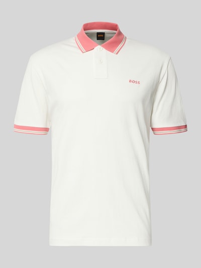 Produktfoto, Regular Fit Regular Fit aus reiner Baumwolle Modell 'BLOCKS' von BOSS Orange in Weiß mit rosa Details, Piqué-Struktur, Label Stitching, klassischer Polokragen, kurzarm, 2-Knopf-Verschluss, Unifarben-Optik.