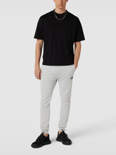 ADIDAS SPORTSWEAR Sweatpants mit Label-Stitching Mittelgrau meliert 1