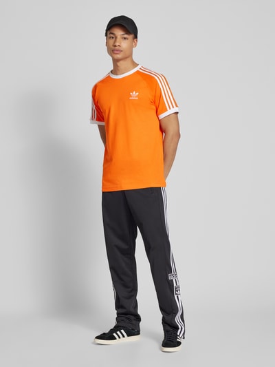 adidas Originals T-shirt met labelstitching Oranje - 1