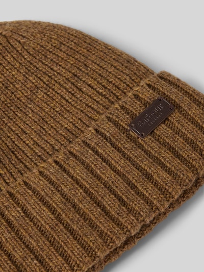 Barbour Czapka beanie z naszywką z logo Piaskowy 2