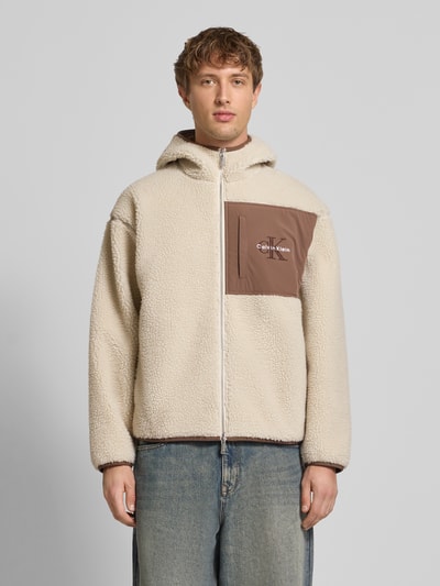 Calvin Klein Jeans Kurtka z polaru o kroju regular fit z kieszenią na piersi model ‘Sherpa’ Złamany biały 4
