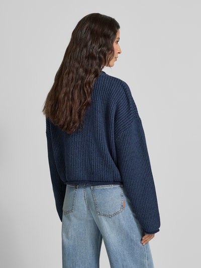 GAP Sweter z dzianiny o kroju regular fit z wyhaftowanym motywem model ‘Americana’ Ciemnoniebieski 5