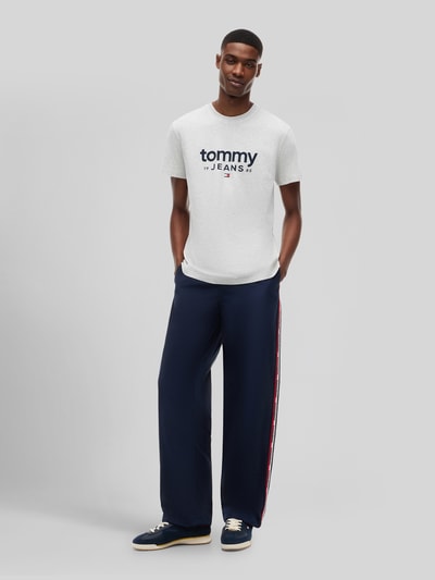 Tommy Jeans relaxed fit T-shirt van puur katoen met labelopschrift Lichtgrijs gemêleerd - 1
