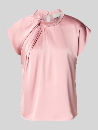 Produktfoto, Blusenshirt aus satijn model 'Fleur' van Neo Noir, regular fit met drapering, ronde hals, ruglengte maat 36: 58 cm, lichtroze kleur, glanzend oppervlak, gladde textuur