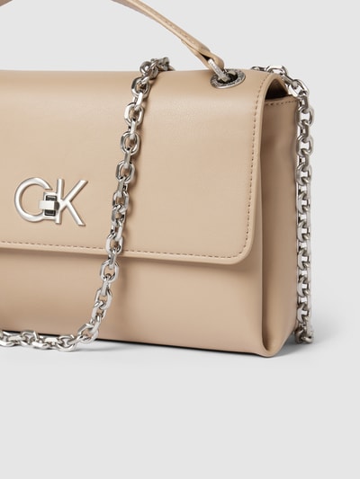 CK Calvin Klein Handtasche mit Drehverschluss in unifarbenem Design Stein 3