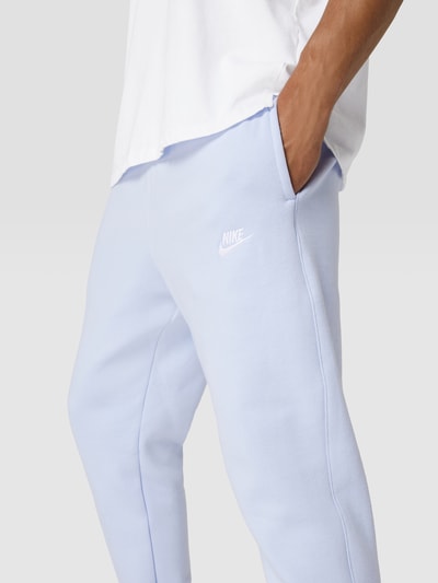 Nike Sweatpants mit Label-Stitching Hellblau 3