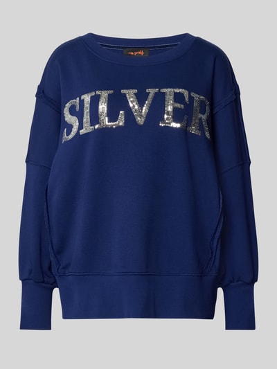 Produktfoto, Oversized Sweatshirt aus reiner Baumwolle Modell 'Wide Silver' von miss goodlife in Dunkelblau mit silbernem Statement-Print, Paillettenbesatz, Ziernähten und elastischen Abschlüssen.
