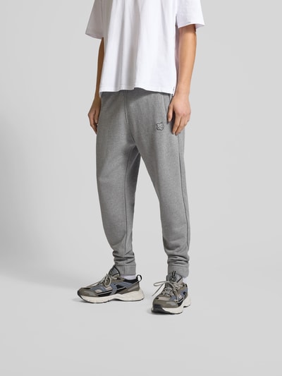 MAISON KITSUNÉ Sweatpants aus reiner Baumwolle Mittelgrau Melange 4