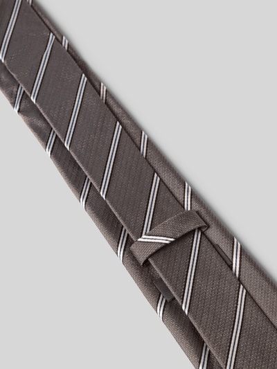 Produktfoto, Seidenkrawatte aus reiner Seide (7,5 cm) von Willen, braun mit feinen weißen Streifen, Strukturmuster, Label-Detail Innenseite