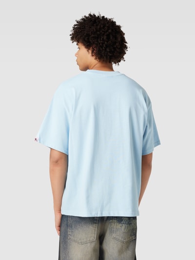 REVIEW T-shirt o kroju oversized z nadrukiem z logo Lodowy błękitny 5