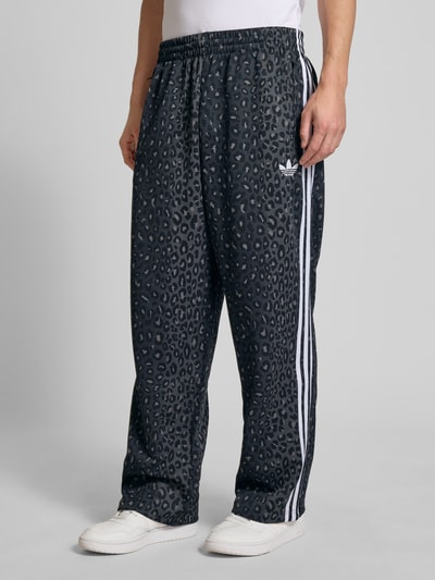 adidas Originals Spodnie dresowe z elastycznym pasem i wyhaftowanym logo Czarny 4