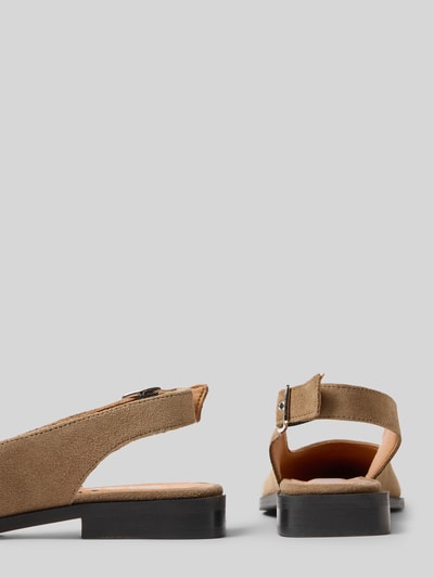 Productfoto, Slingback-Ballerinas uit leer met doornsluiting van BIANCO, gecoat leer, puntig model, blokhak, gladde zool, hakhoogte 2 cm, schachtbreedte 20 cm.