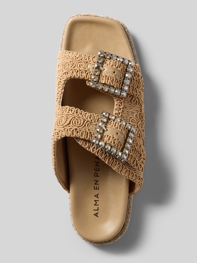 Produktfoto, Sandalette mit Ziersteinbesatz von ALMA EN PENA in Beige, abgerundete Spitze, Riemen mit Dornschließe, Gummisohle, Absatz 3 cm