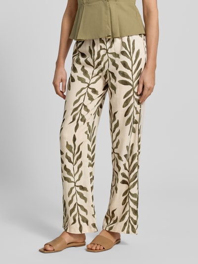 Vrouwenmodel draagt broek uit mix van viscose en linnen, relaxed fit, elastische band met tunnelkoord, model 'Ca44talina' van ZABAIONE, dames, bandwijdte maat S 36 cm, binnenbeenlengte 75 cm, geheelvoorzicht van voren.