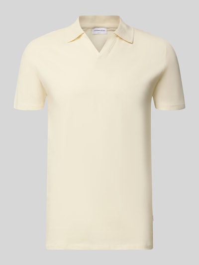 Produktfoto, Slim Fit Poloshirt mit V-Ausschnitt von Lindbergh, bawełna z domieszką elastanu, krój slim fit, kołnierz polo, dekolt w serek, długość tyłu w rozmiarze M: 68 cm, kremowy, gładka faktura