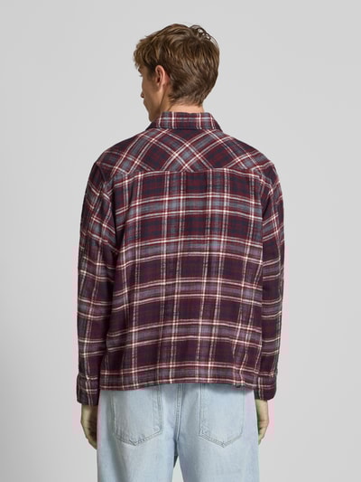 REVIEW Koszula casualowa regular fit z kołnierzykiem typu kent Bordowy 5