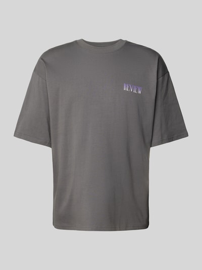 REVIEW T-shirt o kroju oversized z nadrukiem z logo Ciemnoszary 2