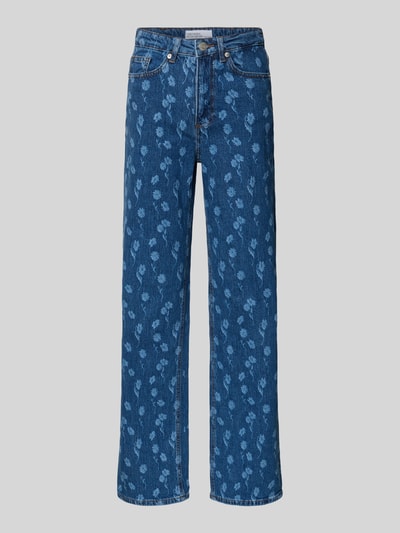 Produktfoto, Wide Leg Jeans aus Baumwoll-Mix Modell 'TESSA' von Vero Moda in Blau mit floralem Allover-Muster und 5-Pocket-Design auf grauem Hintergrund.