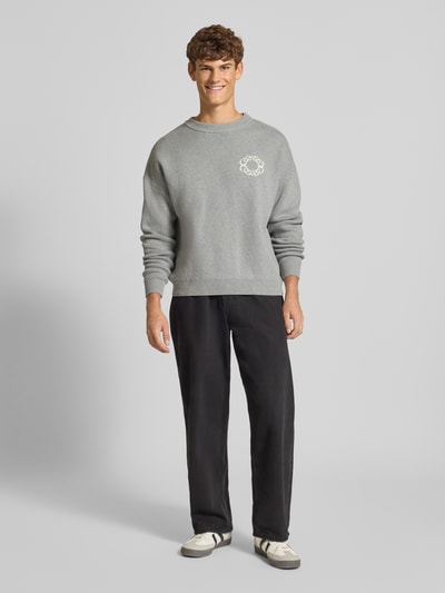 PROHIBITED Oversized Strickpullover mit Label-Print Hellgrau 1