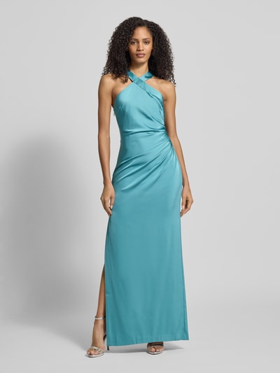 Vrouwenmodel draagt Avondjurk met Neckholder van Adrianna Papell in blauw, materiaalmix met stretch, getailleerd model, plooien, knoopsluiting. Ganzkörperansicht von vorne.