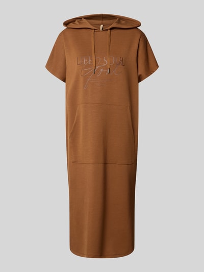 Produktfoto, Sweatkleid mit Kapuze von Soyaconcept in Braun, Material-Mix mit Modal-Anteil, Gerader-Schnitt, Midikleid, Label-Print
