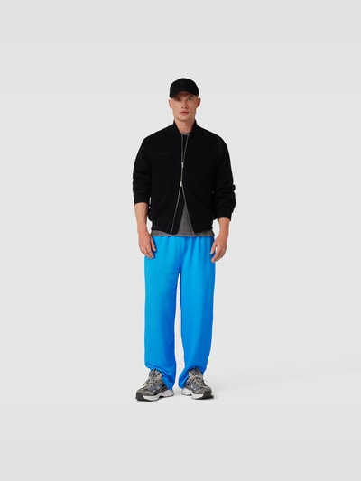 GmbH Sweatpants in Crinkle-Optik Blau 1