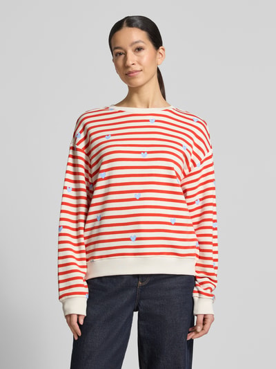 Frauenmodel trägt Sweatshirt im Allover-Look von Smith and Soul, mieszanka bawełny i modalu, krój relaxed fit, wzór na całej powierzchni, okrągły dekolt, Ganzkörperansicht von vorne