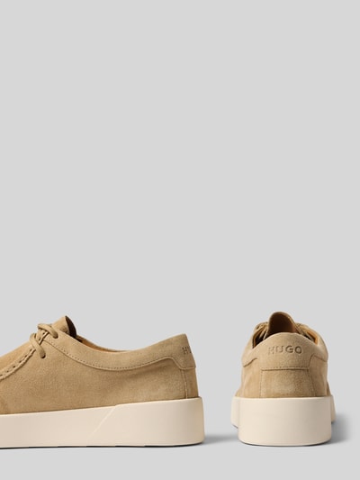 Produktfoto, Schnürschuhe aus echtem Leder Modell 'Lyde_derb_sd' von HUGO in Beige mit glatter Oberfläche und weißen Sohlen, Herren Schnürschuhe