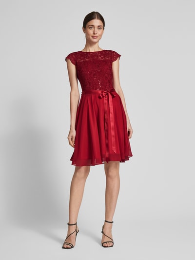 Swing Cocktailkleid mit Taillengürtel Rot 1